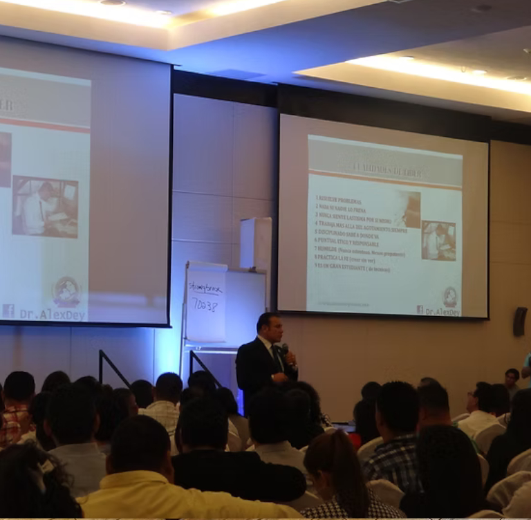 Conferencia en el Salón de Eventos del Hotel Hex
